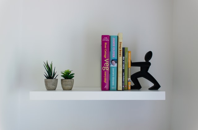 How To Decorate A Bookshelf: 3 Different Ways