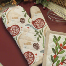 Load image into Gallery viewer, Winter Berry Oven Mit Set