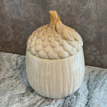 Load image into Gallery viewer, Acorn Cookie Jar