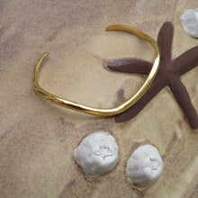 Load image into Gallery viewer, Wave Bangle