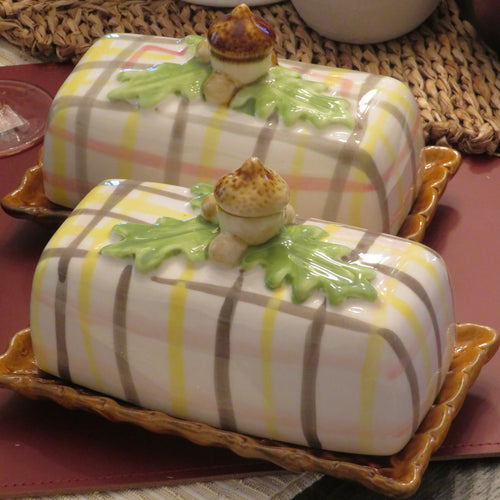 Butter Dish withAcorn handle ￼