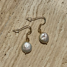 Load image into Gallery viewer, Freshwater Pearl Earrings