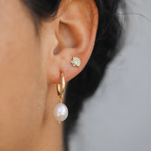 Load image into Gallery viewer, Pearl Drop Gold Earrings