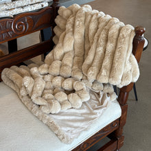 Load image into Gallery viewer, Faux Fur Throw