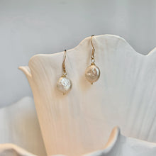 Load image into Gallery viewer, Freshwater Pearl Earrings