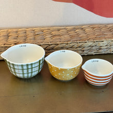 Load image into Gallery viewer, Clearance Printed Measuring Cup Set of 3