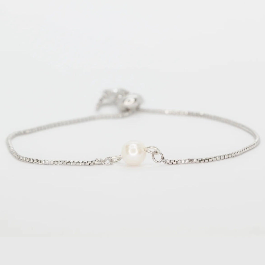 Freshwater pearl bolo bracelet featuring a single round pearl on a silver-plated adjustable chain, displayed against a white background. 
