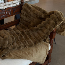 Load image into Gallery viewer, Faux Fur Throw