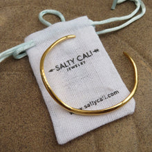 Load image into Gallery viewer, Wave Bangle