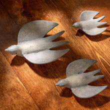 Load image into Gallery viewer, Decorative Metal Bird