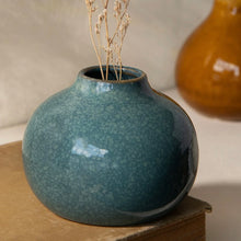Load image into Gallery viewer, Cove Ceramic Bud Vase