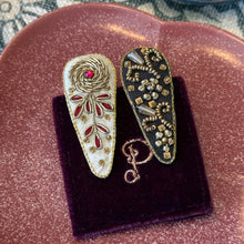 Load image into Gallery viewer, Chrysanthemum And Gold Bows Hairclips