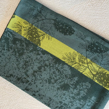 Load image into Gallery viewer, Wilde Pine Jacquard Dishtowel