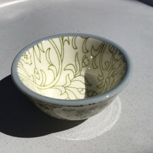 Load image into Gallery viewer, Round Stoneware Pinch Pot