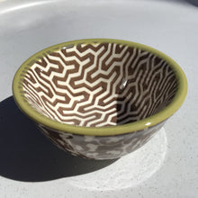 Load image into Gallery viewer, Round Stoneware Pinch Pot