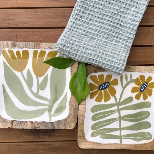 Mango Wood Plate w/ Flowers | 2 Styles