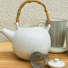 Load image into Gallery viewer, Teapot with Bamboo Handle
