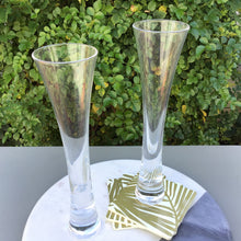 Load image into Gallery viewer, Pompadour Champagne Flute