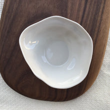 Load image into Gallery viewer, Tam Stoneware Pinch Bowl